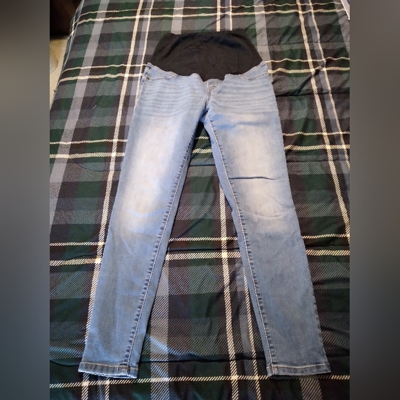SPRING SALE** NWOT Maternity jeans - Picture 3 of 5
